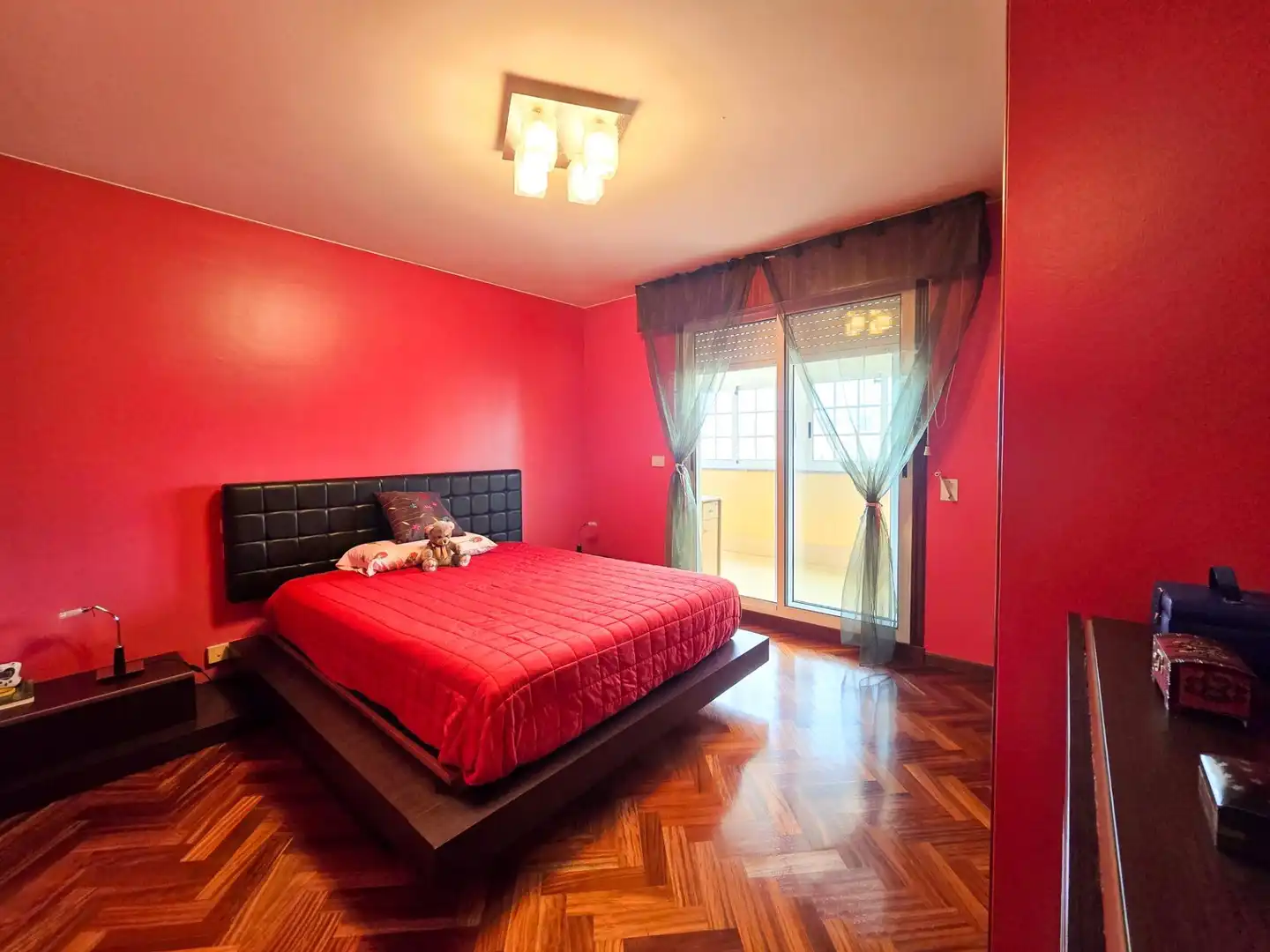 Dormitori de Pis en venda en A Coruña Capital  amb Calefacció, Parquet i Terrassa