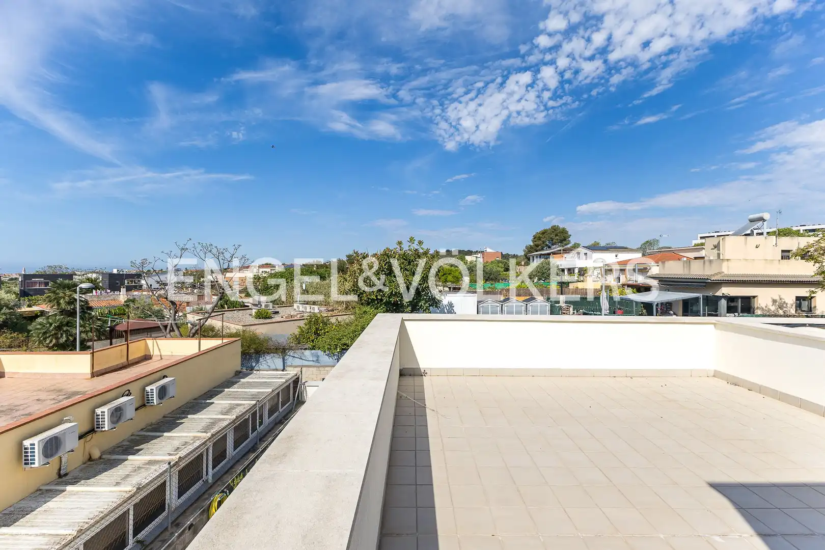 Terrassa de Casa adosada en venda en Vilanova i la Geltrú amb Aire condicionat, Calefacció i Jardí privat