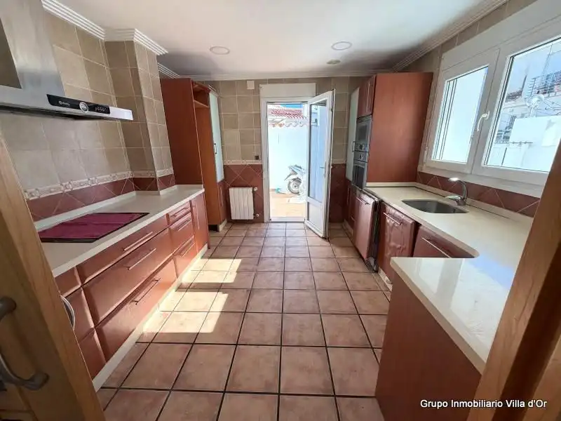 Küche von Haus oder Chalet zum Verkauf in Dénia mit Klimaanlage, Heizung und Privatgarten