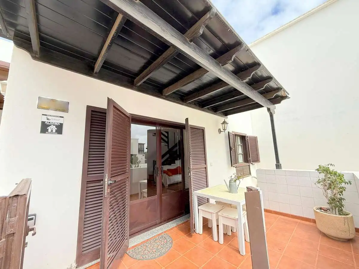 Vista exterior de Casa o xalet en venda en Teguise amb Jardí privat, Terrassa i Moblat