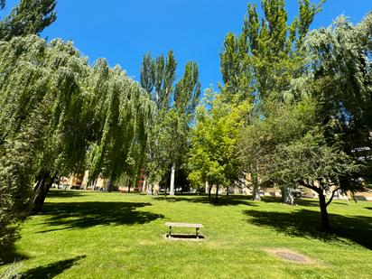 Vista exterior de Pis en venda en Jaca amb Terrassa