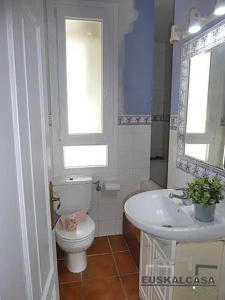 Baño de Piso en venta en Bilbao  con Calefacción y Balcón