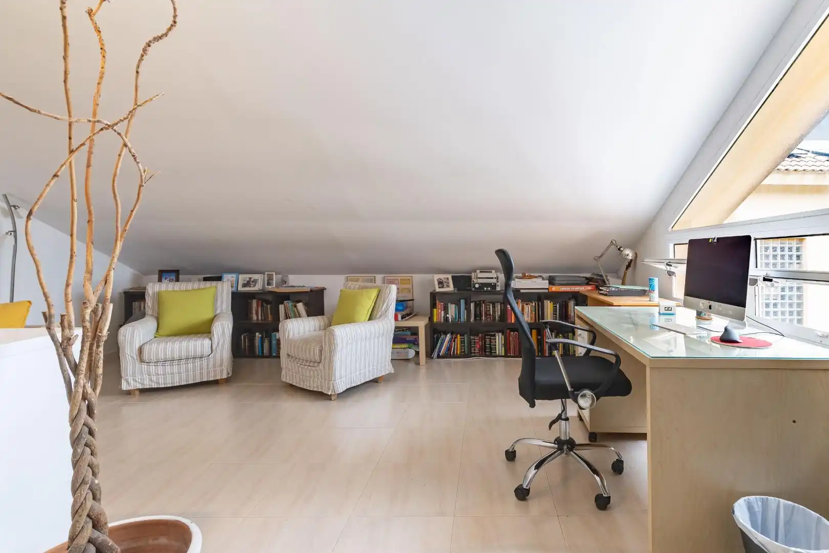 Sala d'estar de Casa o xalet en venda en Chiva amb Calefacció, Jardí privat i Terrassa