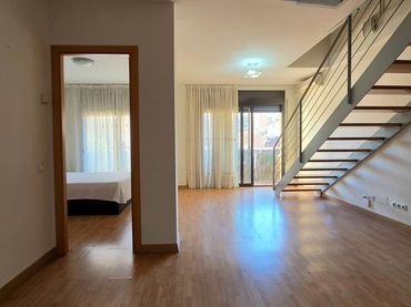 Dúplex con balcón en venta en Centre - Sant Oleguer