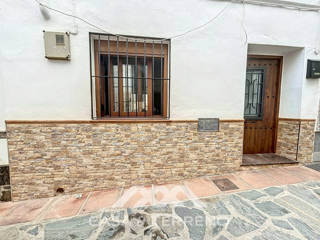 Casa-chalet en Venta en Calle Centro en Sayalonga