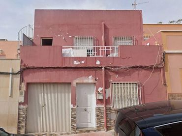 Adossat en venda a Calle Sierra Monteagud 129