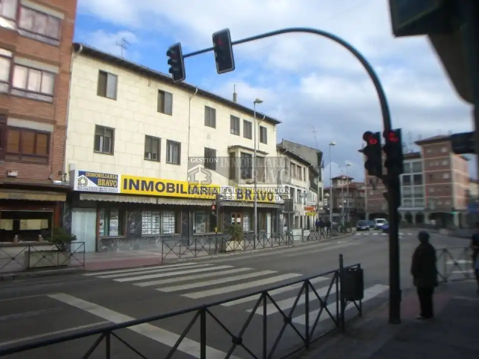 Local comercial de lloguer a Medina de Pomar, imagen 2