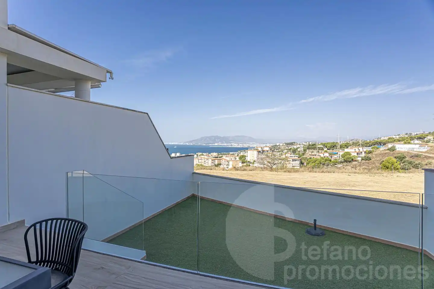 Terrassa de Casa adosada en venda en Málaga amb Aire condicionat, Jardí privat i Parquet