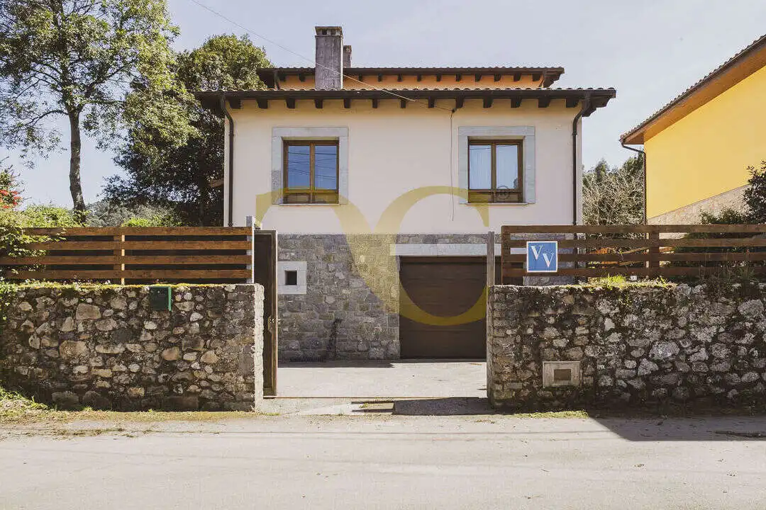 Außenansicht von Haus oder Chalet zum Verkauf in Llanes mit Heizung, Privatgarten und Terrasse