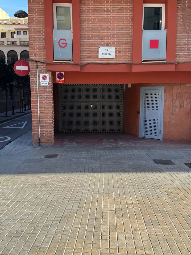 Doppelparkplatz mit Aufzug zur Miete in Via Augusta, imagen 6