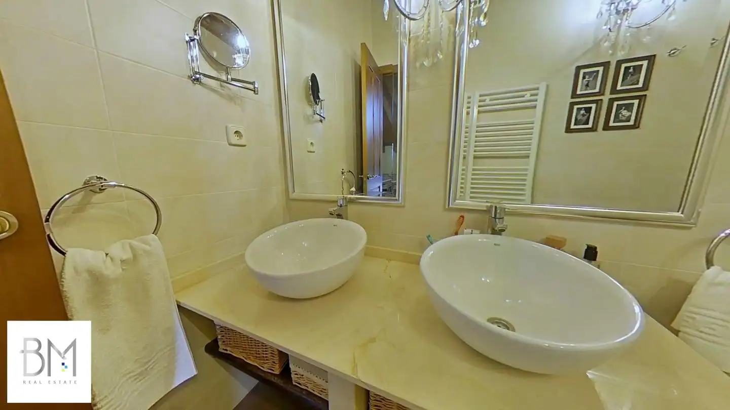 Bany de Casa o xalet en venda en Mombeltrán, Ávila