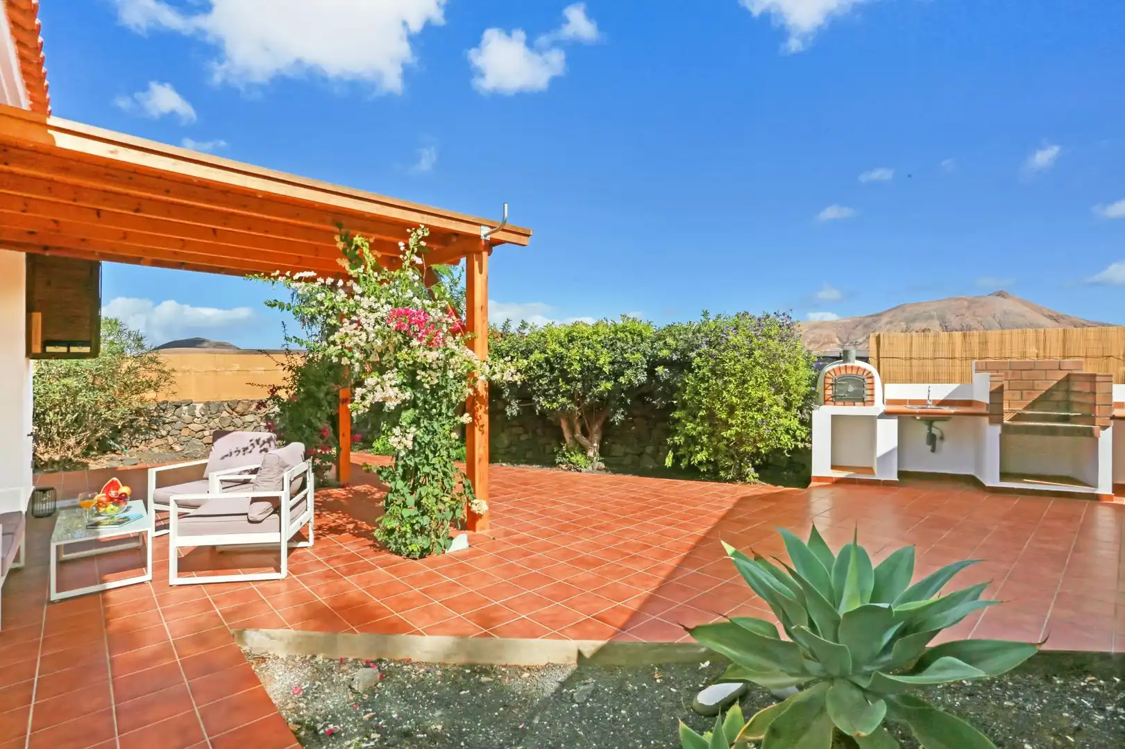 Terrassa de Casa o xalet en venda en La Oliva amb Jardí privat, Terrassa i Traster