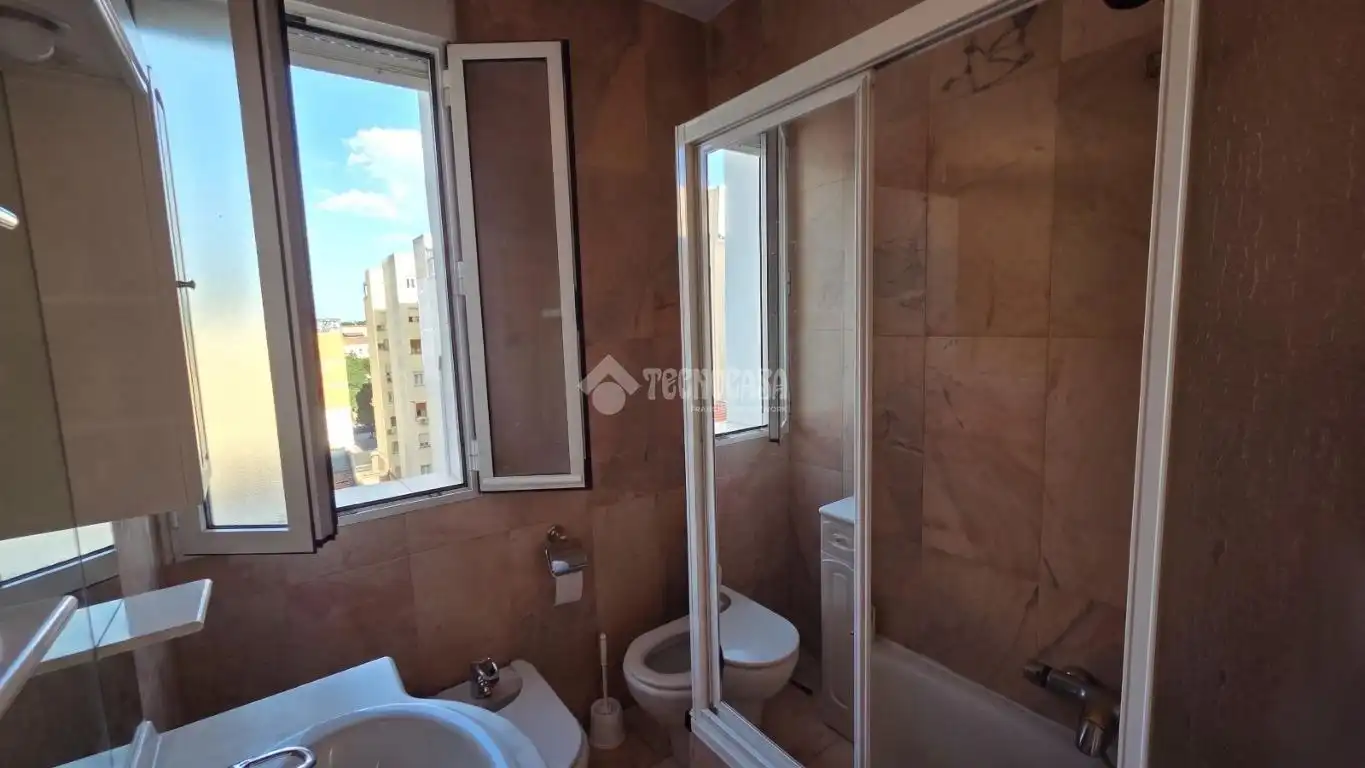 Badezimmer von Wohnung zum Verkauf in Madrid mit Heizung und Parkett