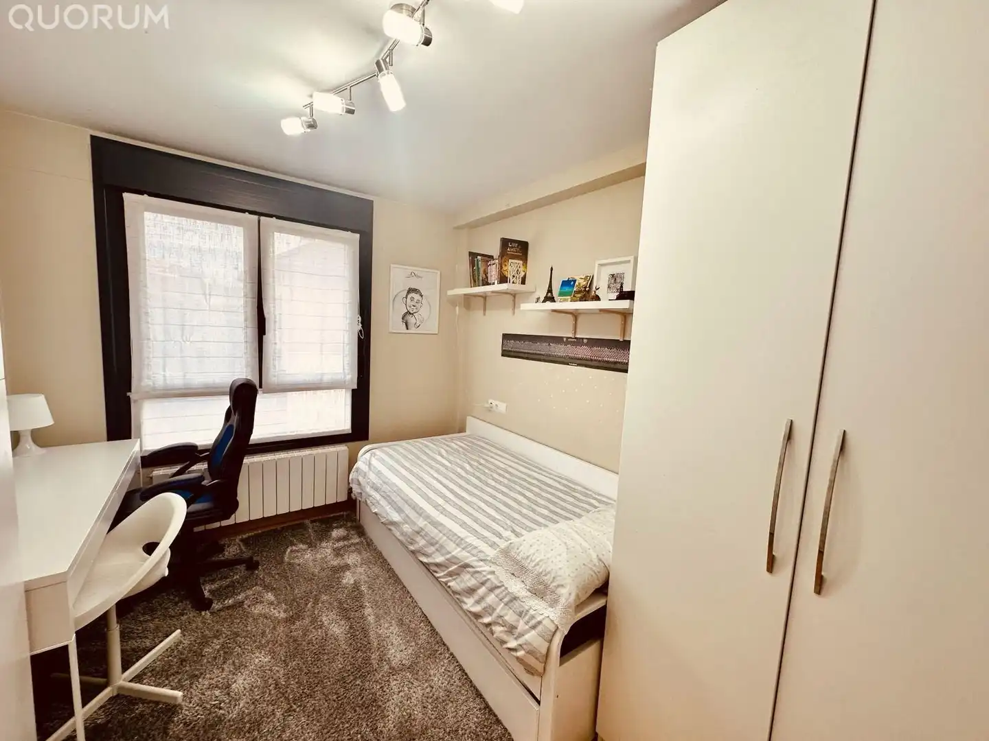 Habitación de Casa adosada en venta en Galdakao con Calefacción, Jardín privado y Terraza