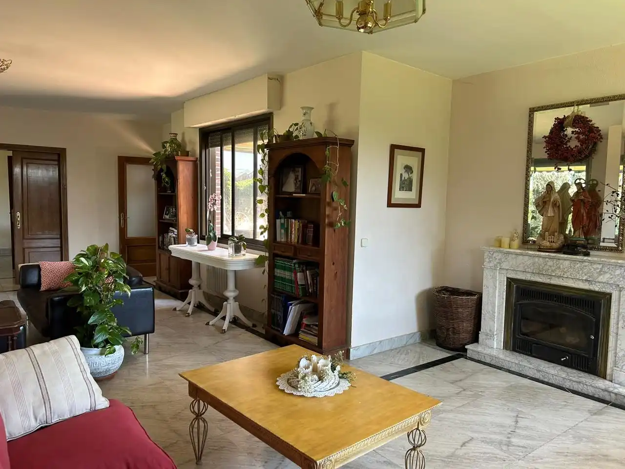 Sala de estar de Casa o chalet en venta en Majadahonda con Calefacción, Jardín privado y Parquet