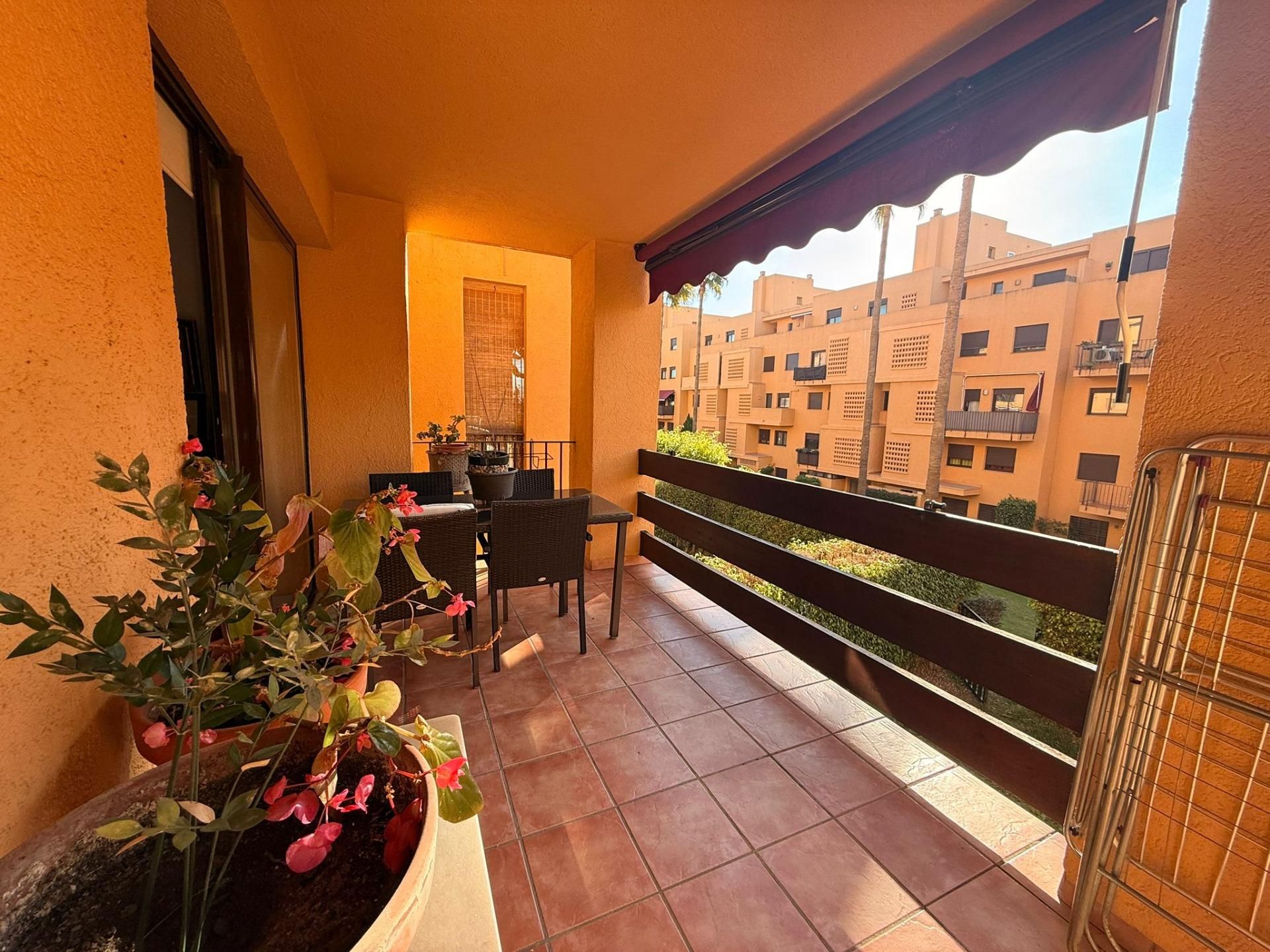 Exterior view of Flat for sale in Algeciras  with Terrace and Community pool