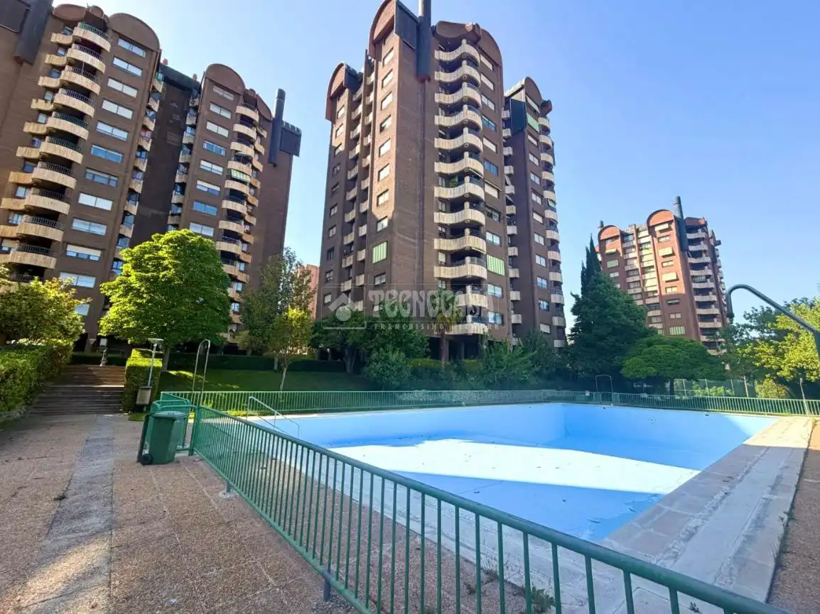 Piscina de Pis en venda en Valladolid amb Calefacció, Terrassa i Traster