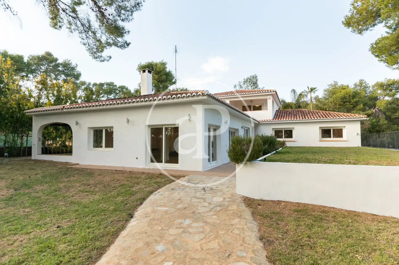 Vista exterior de Casa o xalet en venda en Chiva amb Aire condicionat, Calefacció i Jardí privat