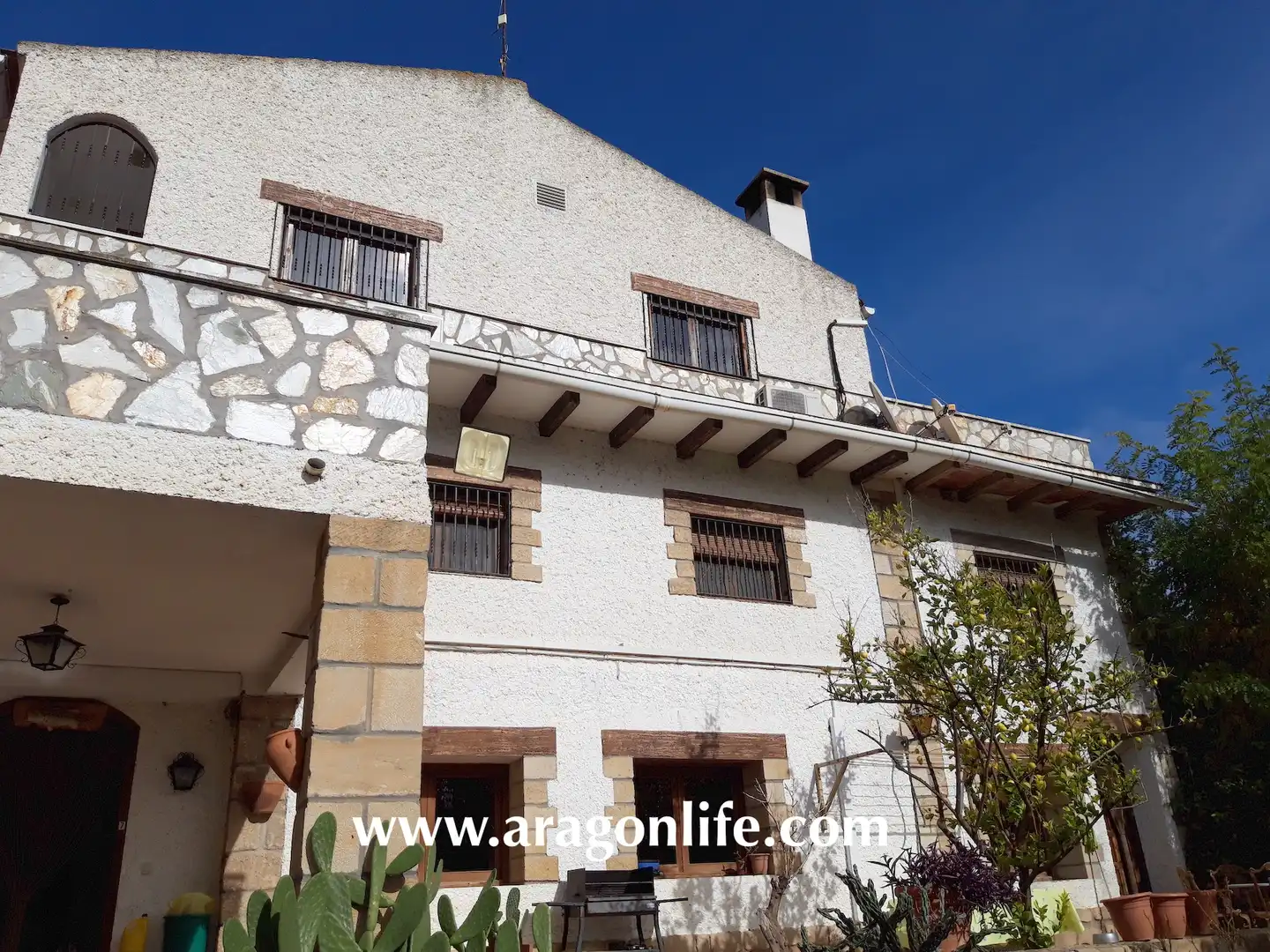 Vista exterior de Casa o xalet en venda en Caspe amb Aire condicionat, Calefacció i Jardí privat