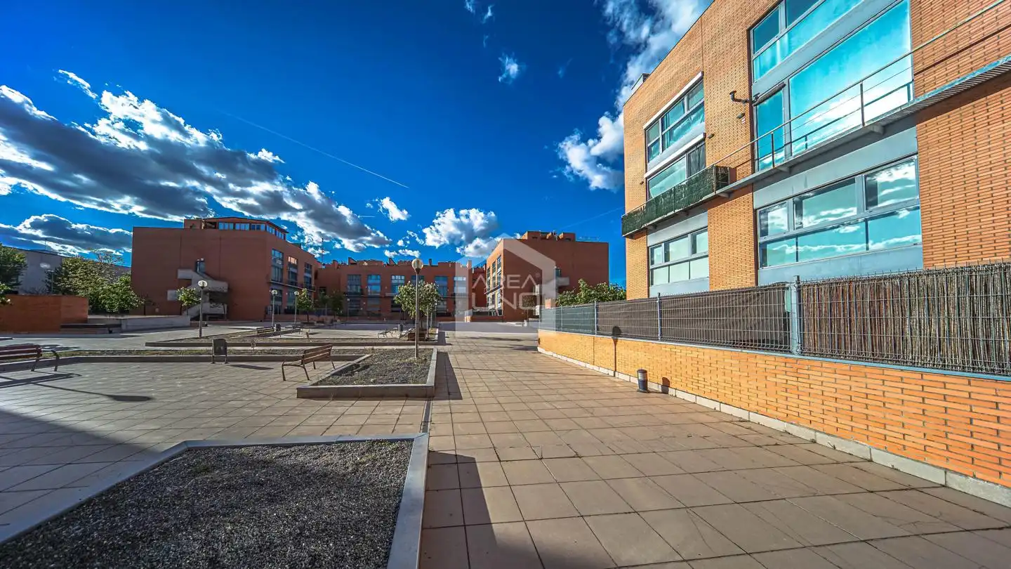 Vista exterior de Dúplex en venda en Alcorcón amb Aire condicionat, Calefacció i Terrassa