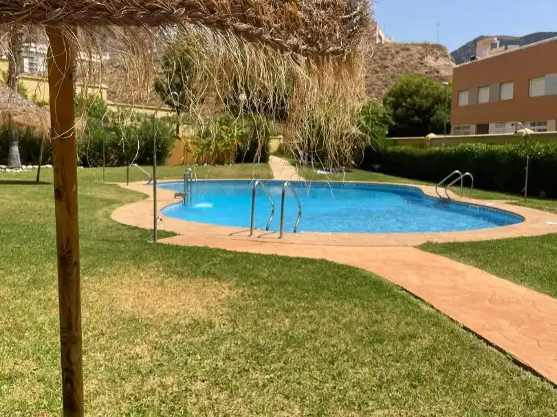 Schwimmbecken von Wohnung zur Miete in Roquetas de Mar mit Klimaanlage, Schwimmbad und Balkon