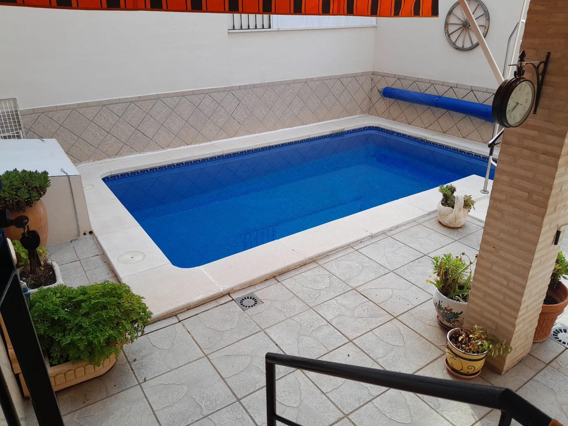 Swimming pool of Single-family semi-detached for sale in Ciudad Real Capital  with Air Conditioner, Heating and Private garden