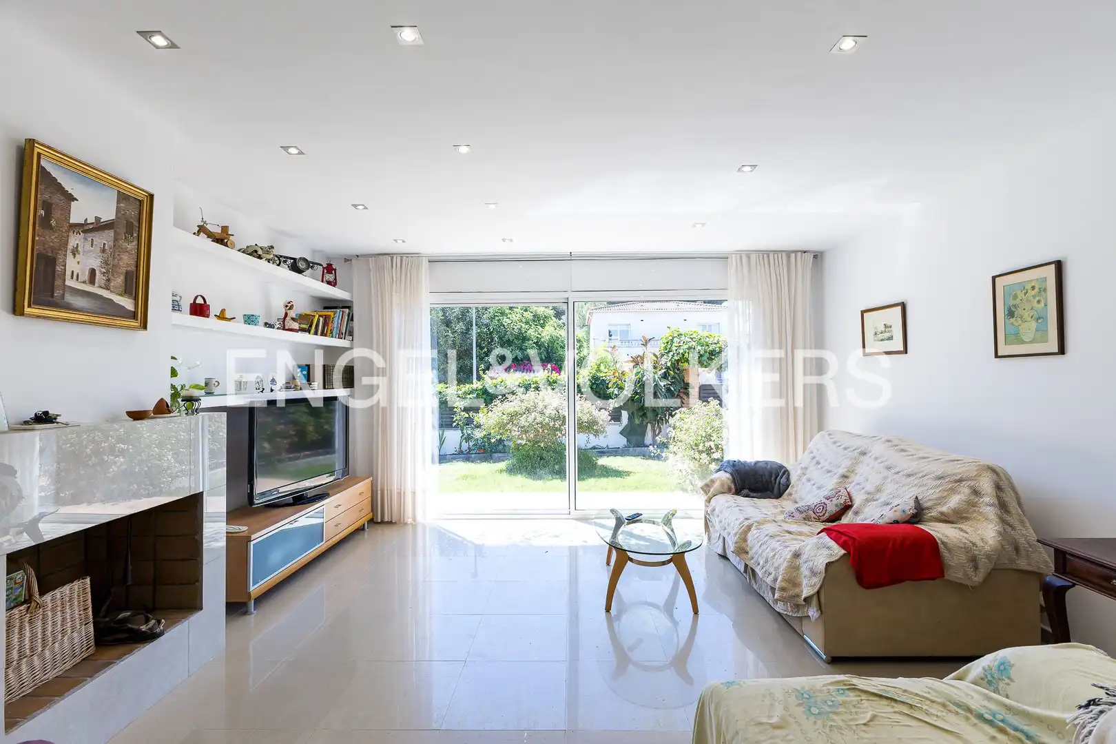 Sala d'estar de Casa o xalet en venda en Cubelles amb Aire condicionat, Calefacció i Jardí privat