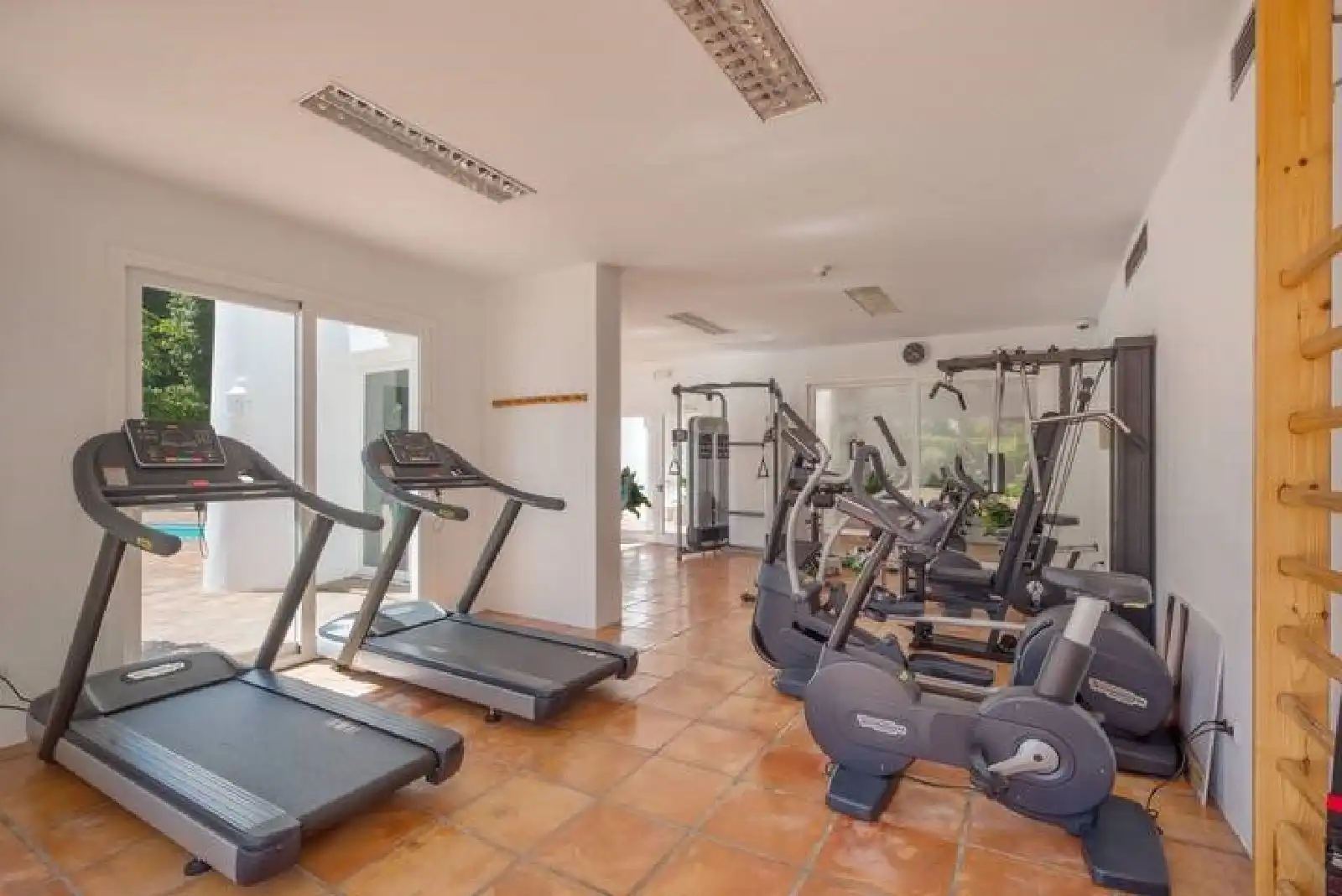 Ground floor for sale in Estepona  with Air Conditioner, Terrace and Swimming Pool