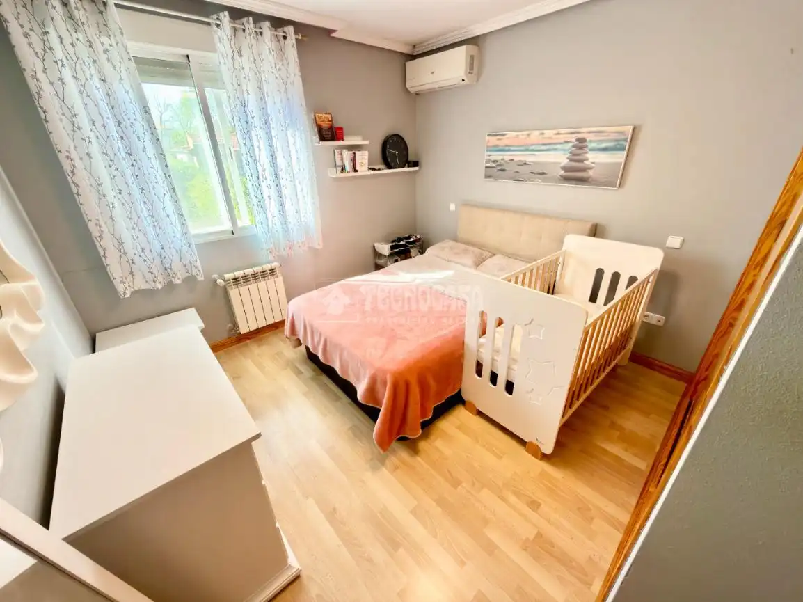 Habitación de Casa adosada en venta en Valdeaveruelo con Aire acondicionado, Calefacción y Terraza