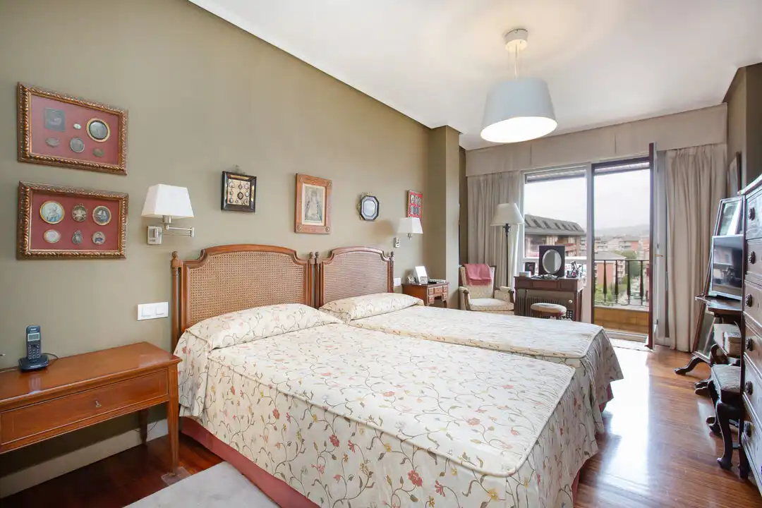 Habitación de Piso en venta en Getxo  con Calefacción, Trastero y Amueblado