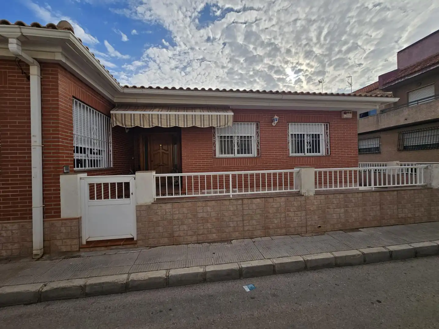 Chalet con jardín en venta en Cartagena ciudad, imagen 2