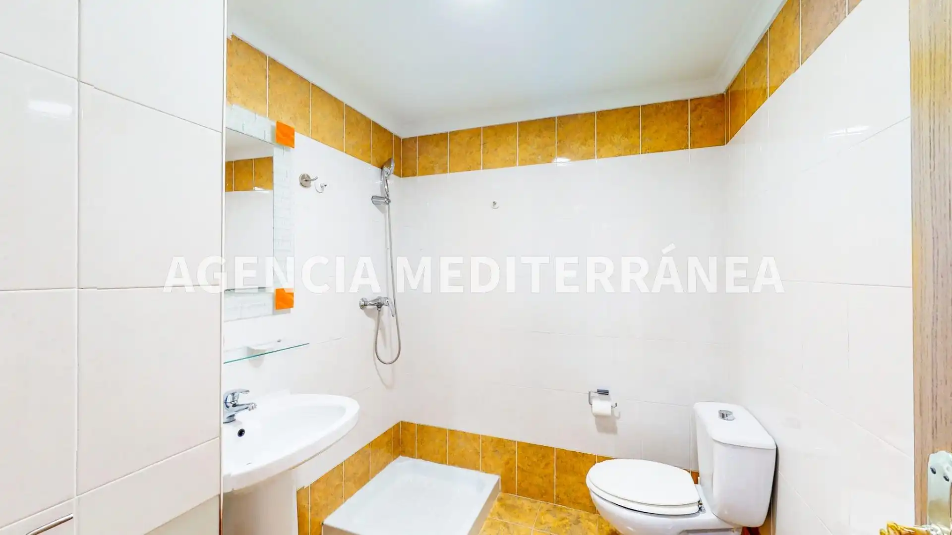 Baño de Piso en venta en Valencia con Aire acondicionado, Trastero y Balcón