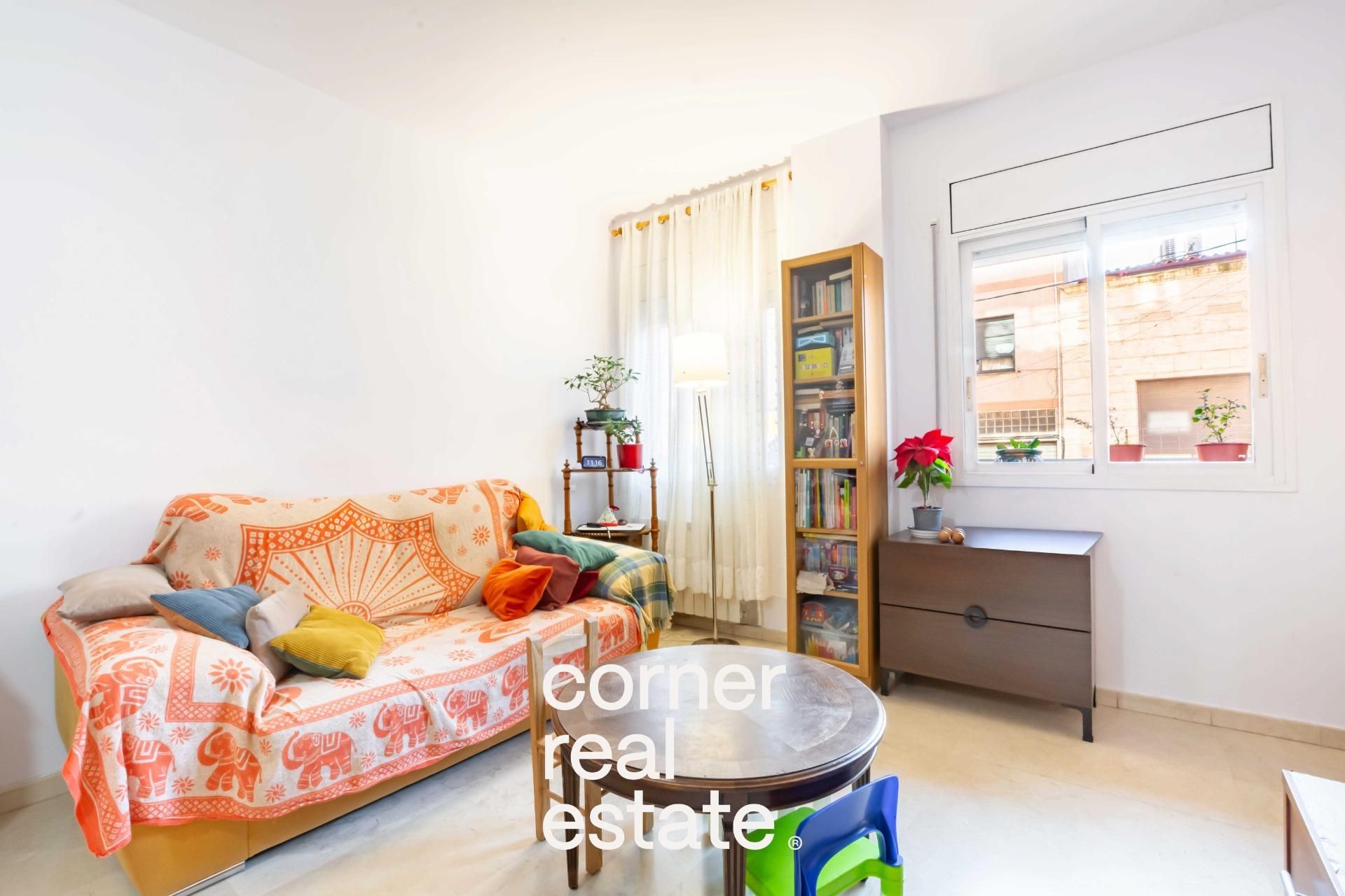 Exterior view of Planta baja for sale in Terrassa  with Heating and Balcony