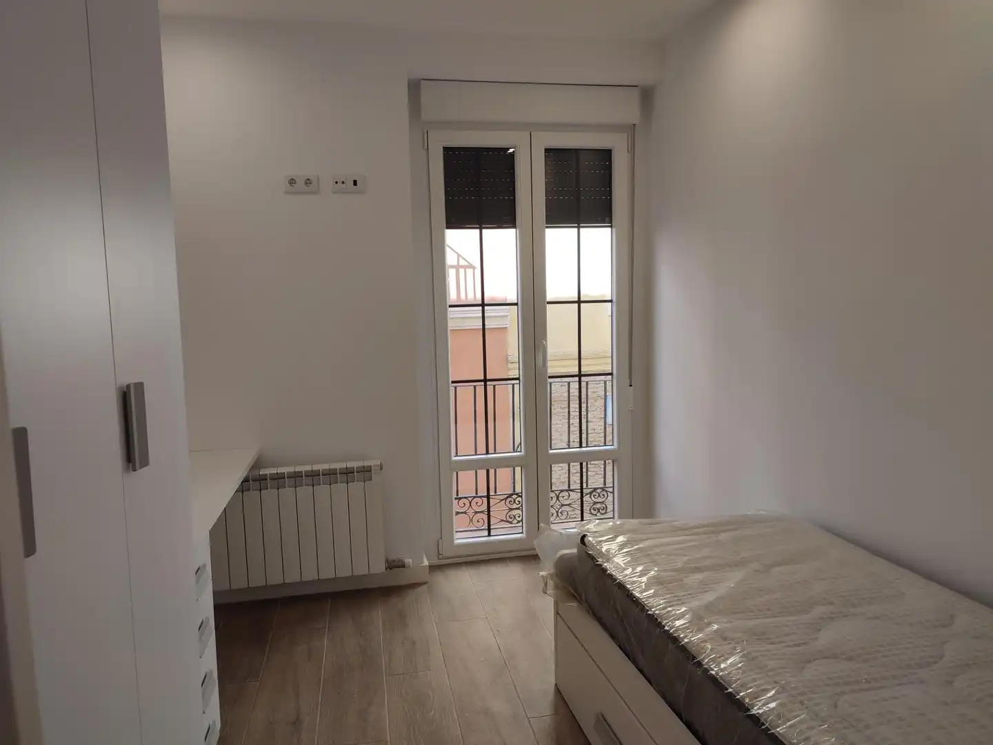 Bedroom of Flat for sale in Zaragoza  with Air Conditioner, Heating and Furnished