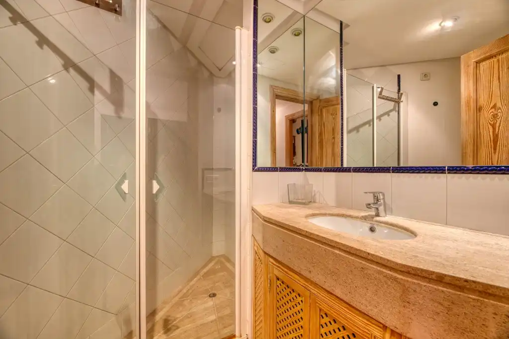 Bathroom of Apartments for sale in Calvià  with Air Conditioner, Private garden and Terrace