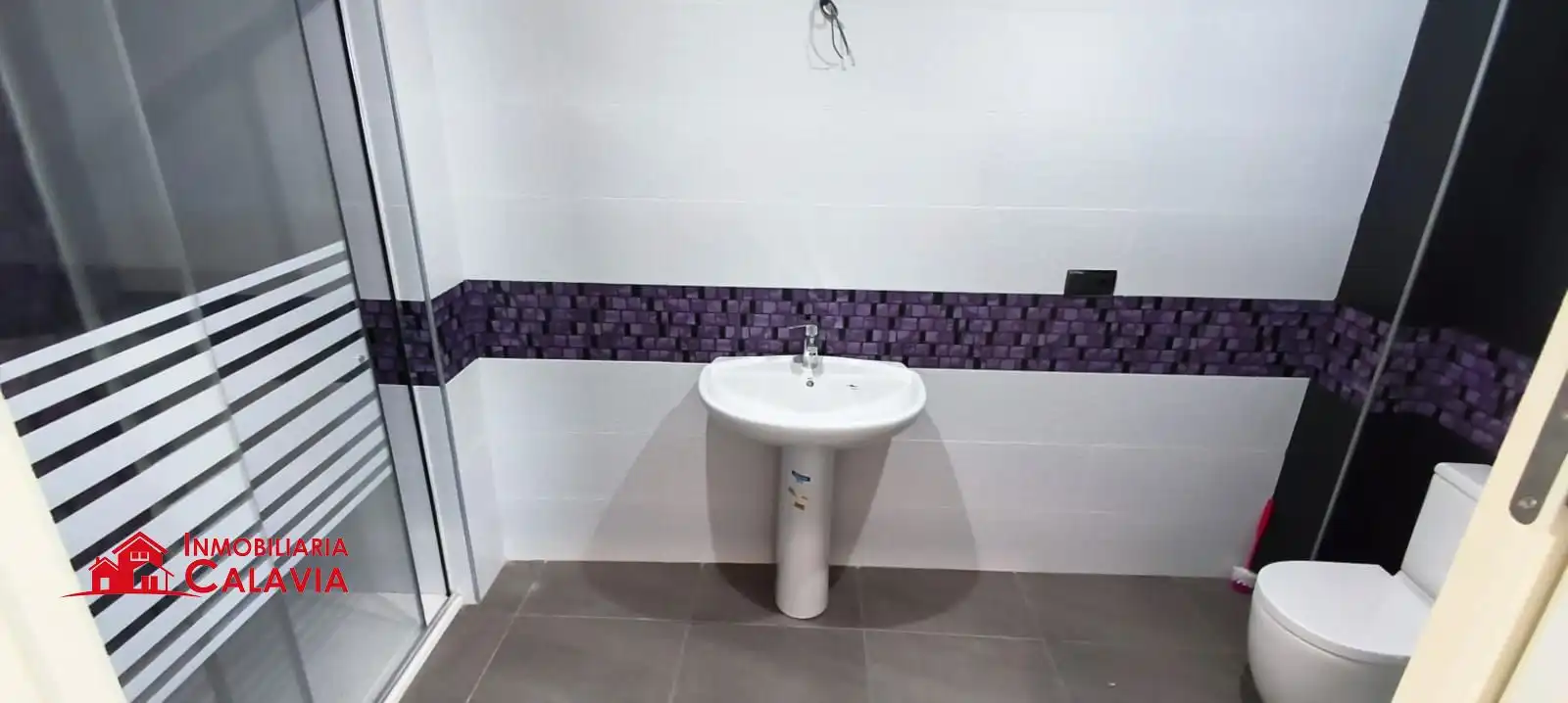 Badezimmer von Dachboden zum Verkauf in Baeza