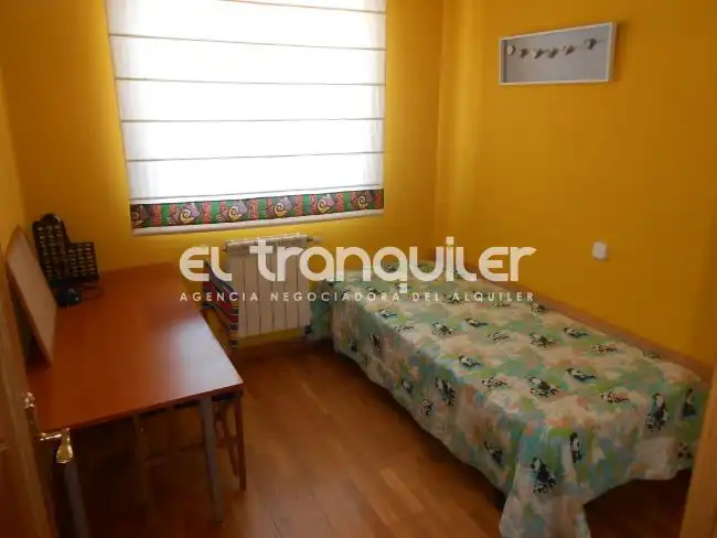 Schlafzimmer von Wohnung zur Miete in Madrid mit Klimaanlage, Terrasse und Möbliert