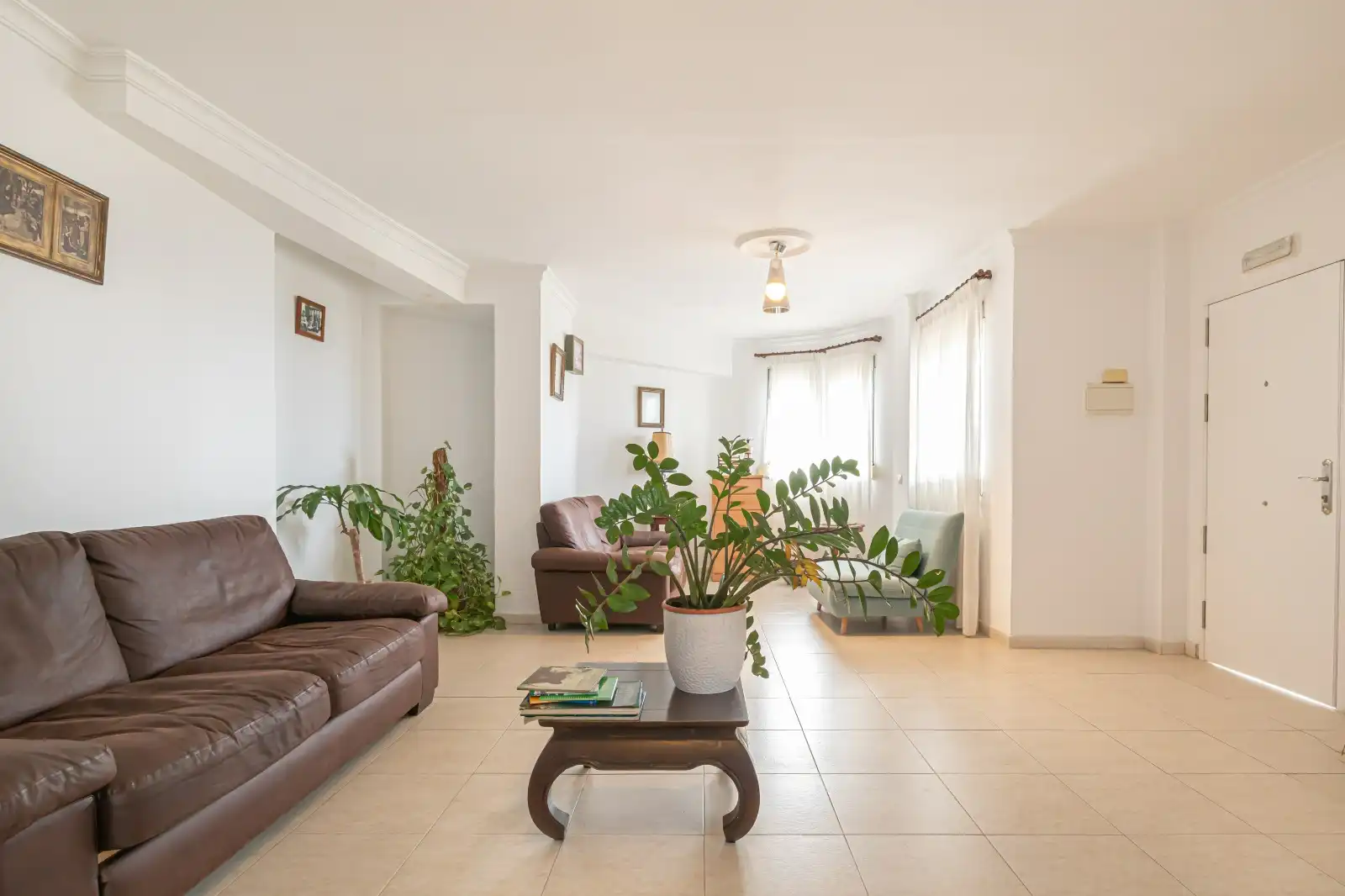 Sala d'estar de Casa o xalet en venda en Málaga amb Aire condicionat, Calefacció i Jardí privat