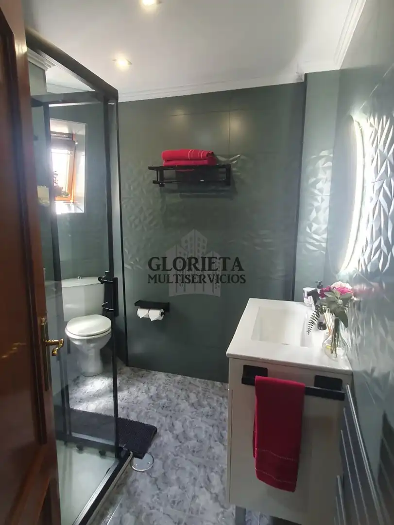 Badezimmer von Dachboden zum Verkauf in Vigo  mit Klimaanlage, Heizung und Parkett