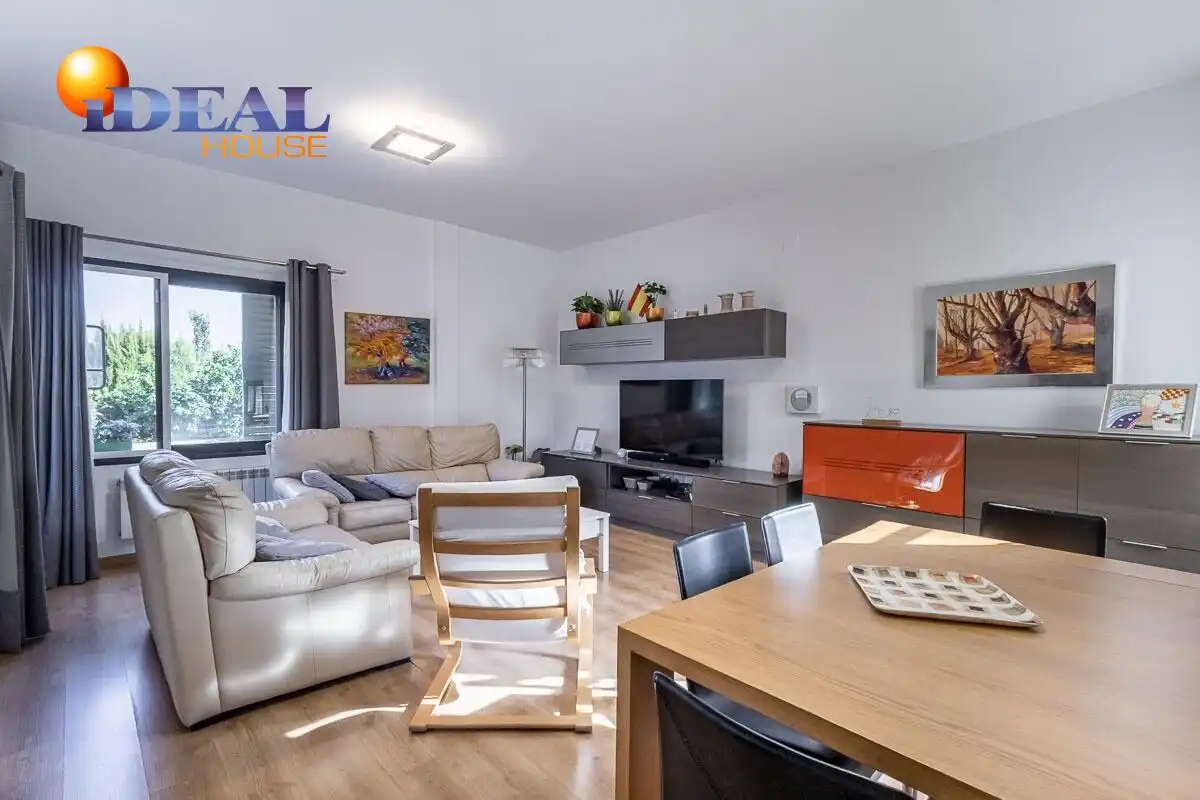 Detached house with garden for sale in Polideportivo, imagen 9