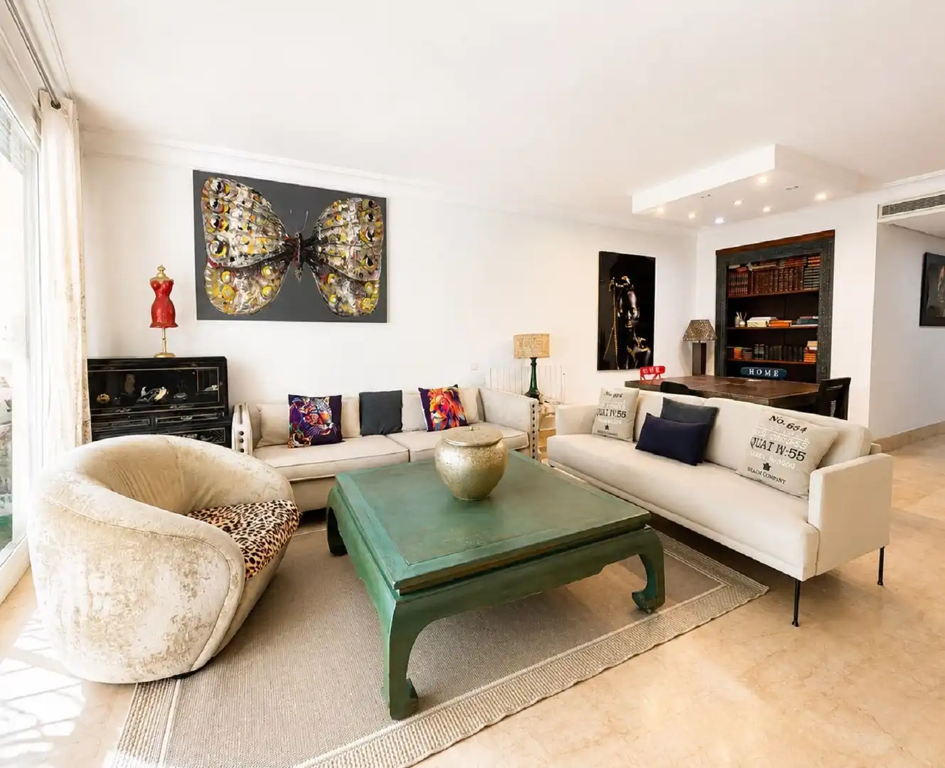Sala d'estar de Apartament en venda en Marbella amb Aire condicionat, Jardí privat i Terrassa