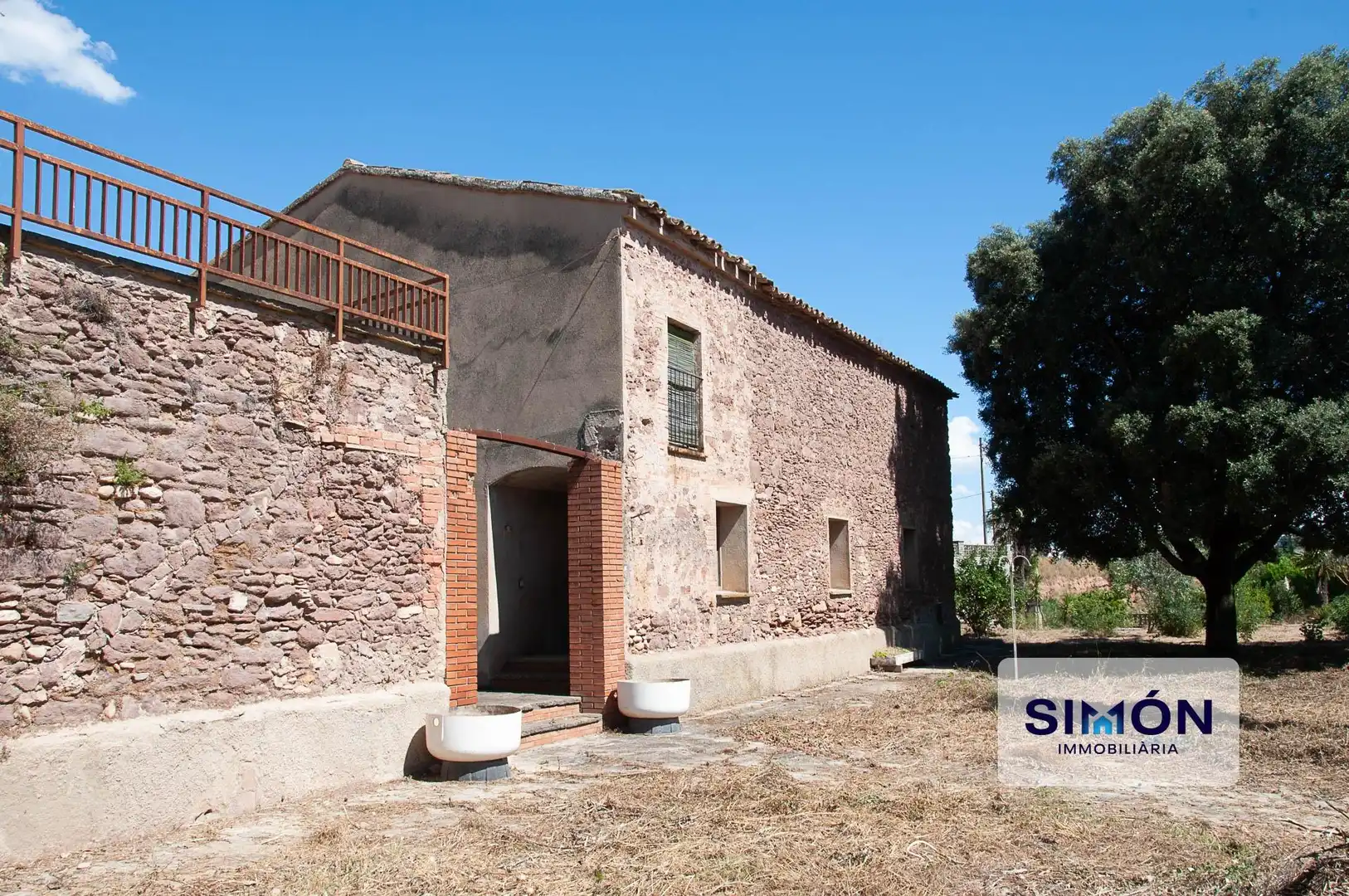 Vista exterior de Finca rústica en venda en Manresa amb Jardí privat, Terrassa i Traster