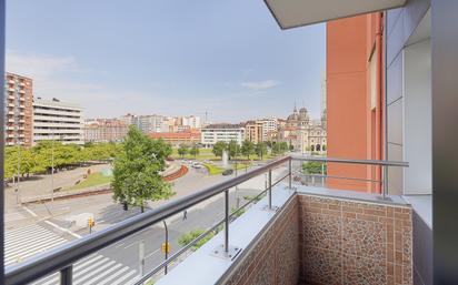 Dormitori de Pis en venda en Gijón  amb Calefacció, Terrassa i Moblat