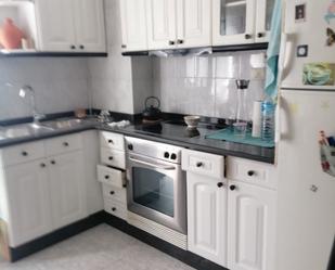 Cuina de Casa o xalet en venda en Ourense Capital  amb Calefacció, Parquet i Terrassa