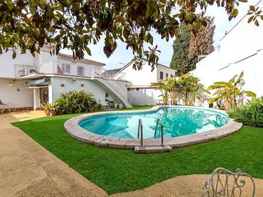 House with balcony for sale in Calle Gabriel y Galán