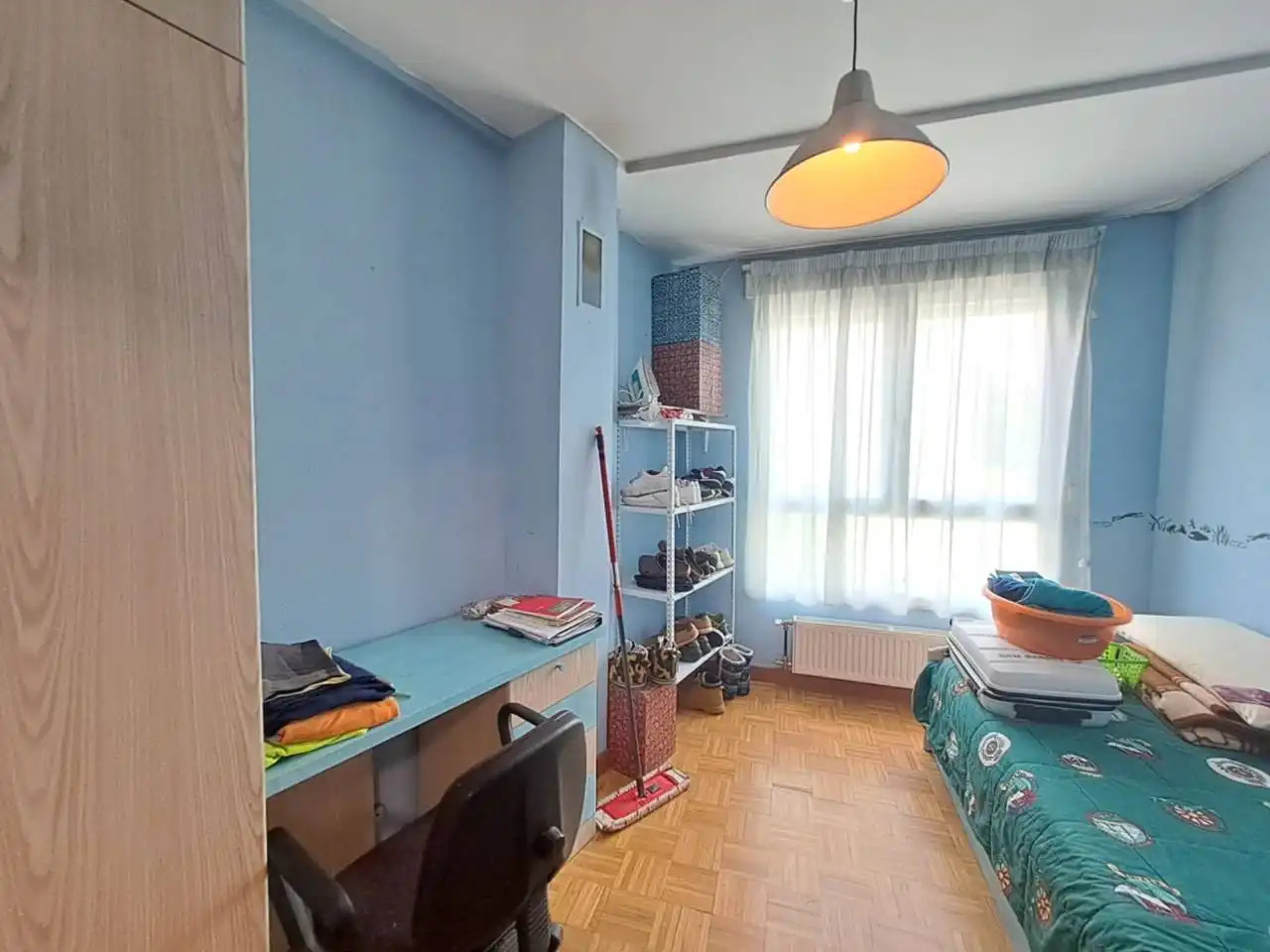 Habitación de Casa adosada en venta en Burgos con Calefacción, Jardín privado y Parquet