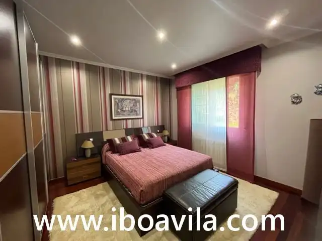 Dormitori de Casa o xalet en venda en Pontevedra Capital  amb Jardí privat, Terrassa i Traster