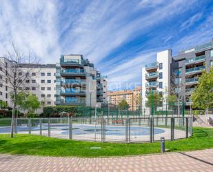 Vista exterior de Àtic en venda en  Madrid Capital amb Aire condicionat, Terrassa i Piscina