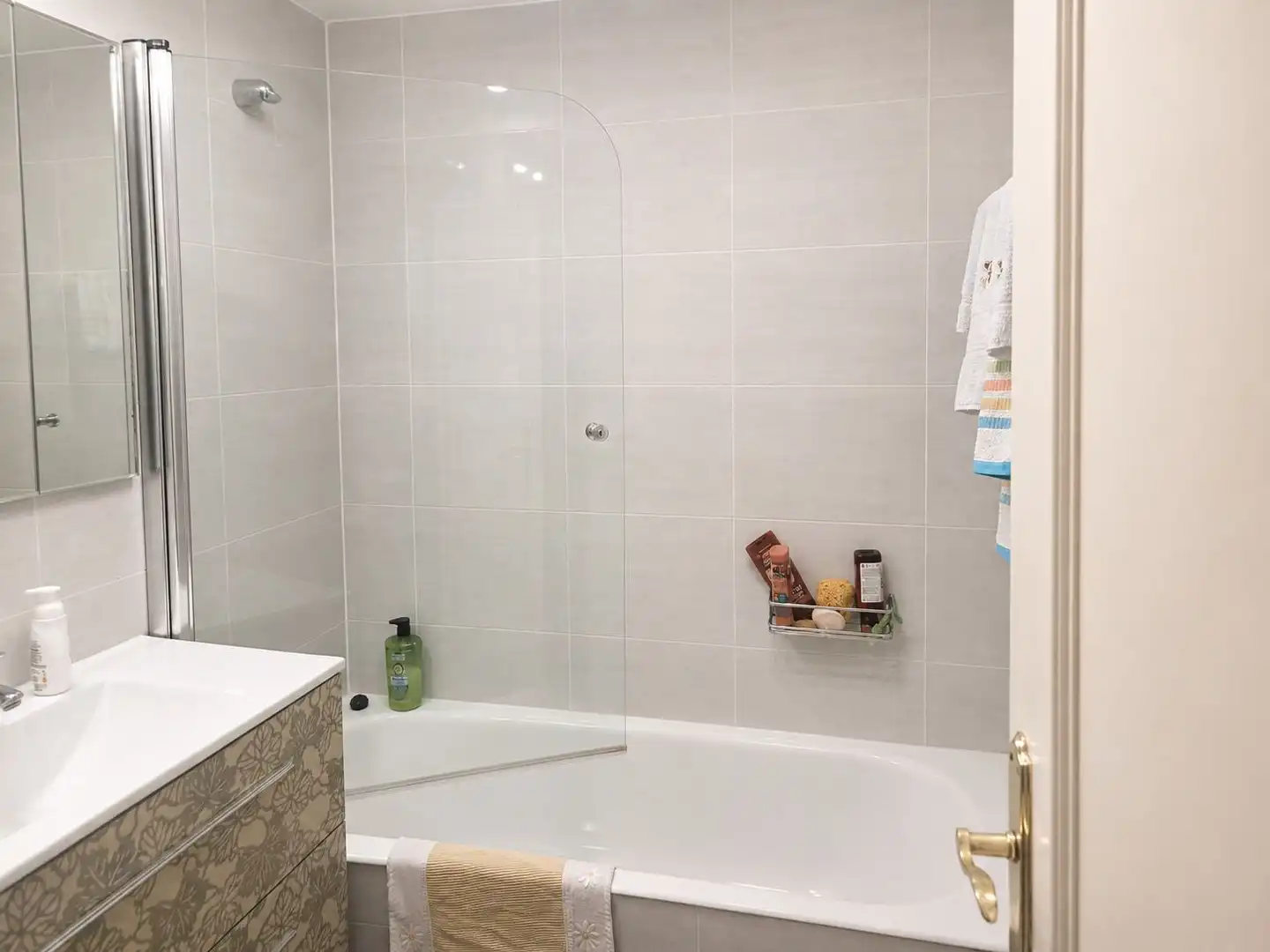 Baño de Piso en venta en Urduliz con Calefacción, Terraza y Trastero