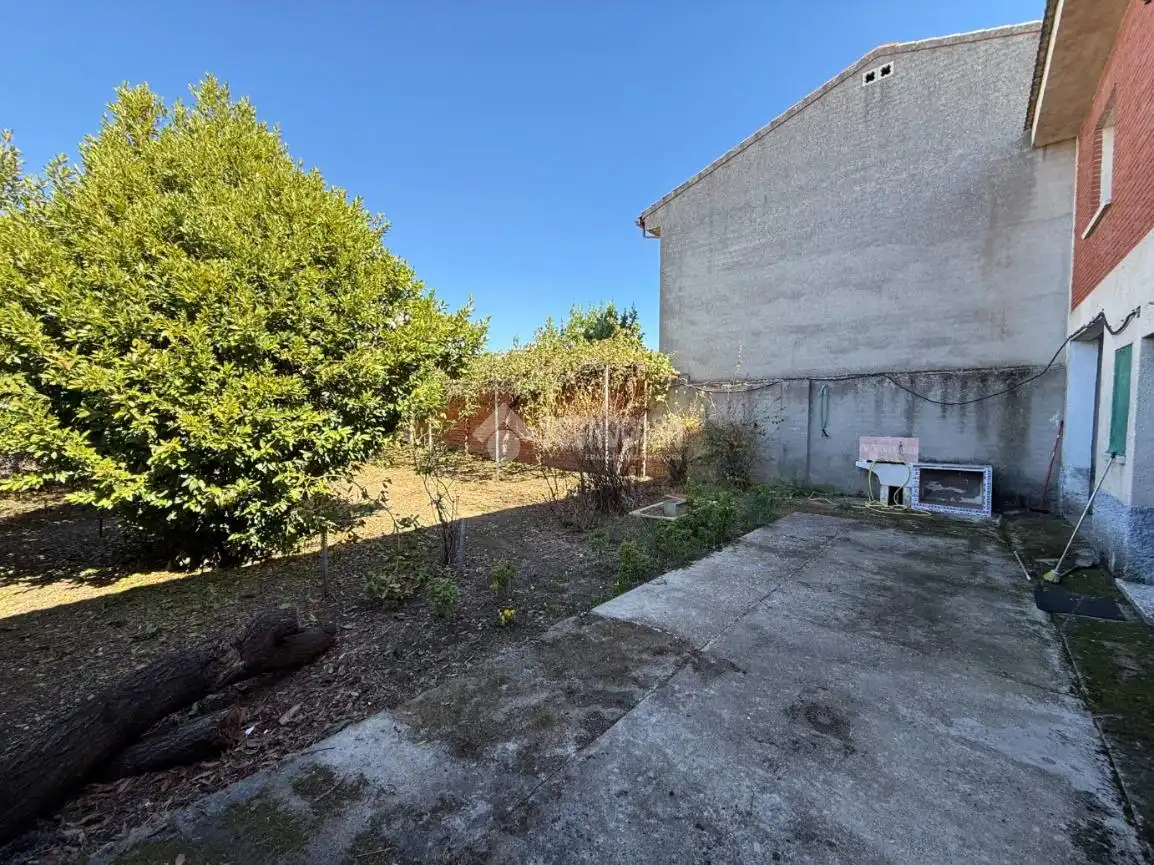 Casa adosada en venta en Lucillos con Balcón